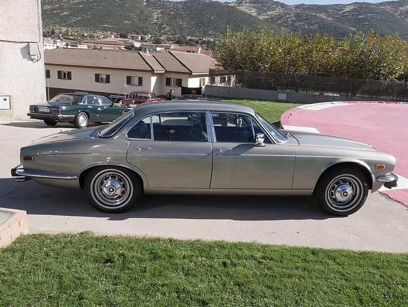 Usado Jaguar XJ6 173 CV (127 kW) 1978 Verde Berlina