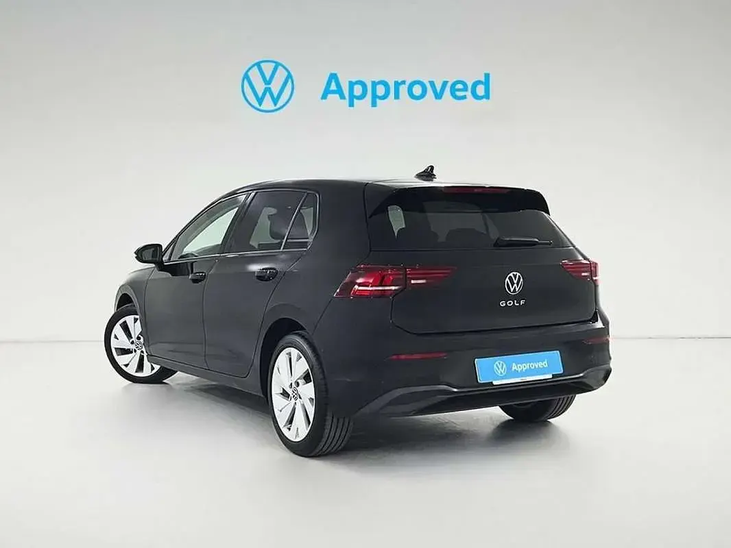 Usado VW Golf VIII Life 116 CV (85 kW) 2025 Rojo Utilitario
