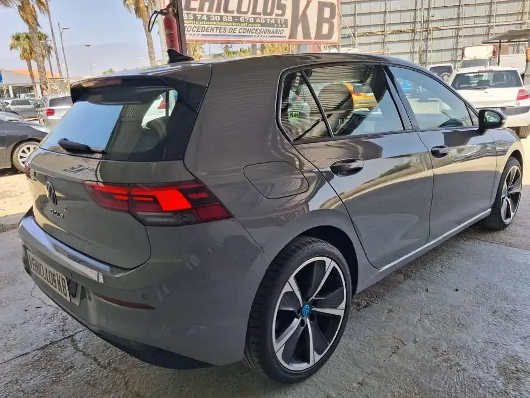 Usado VW Golf VII 116 CV (85 kW) 2021 Gris Utilitario