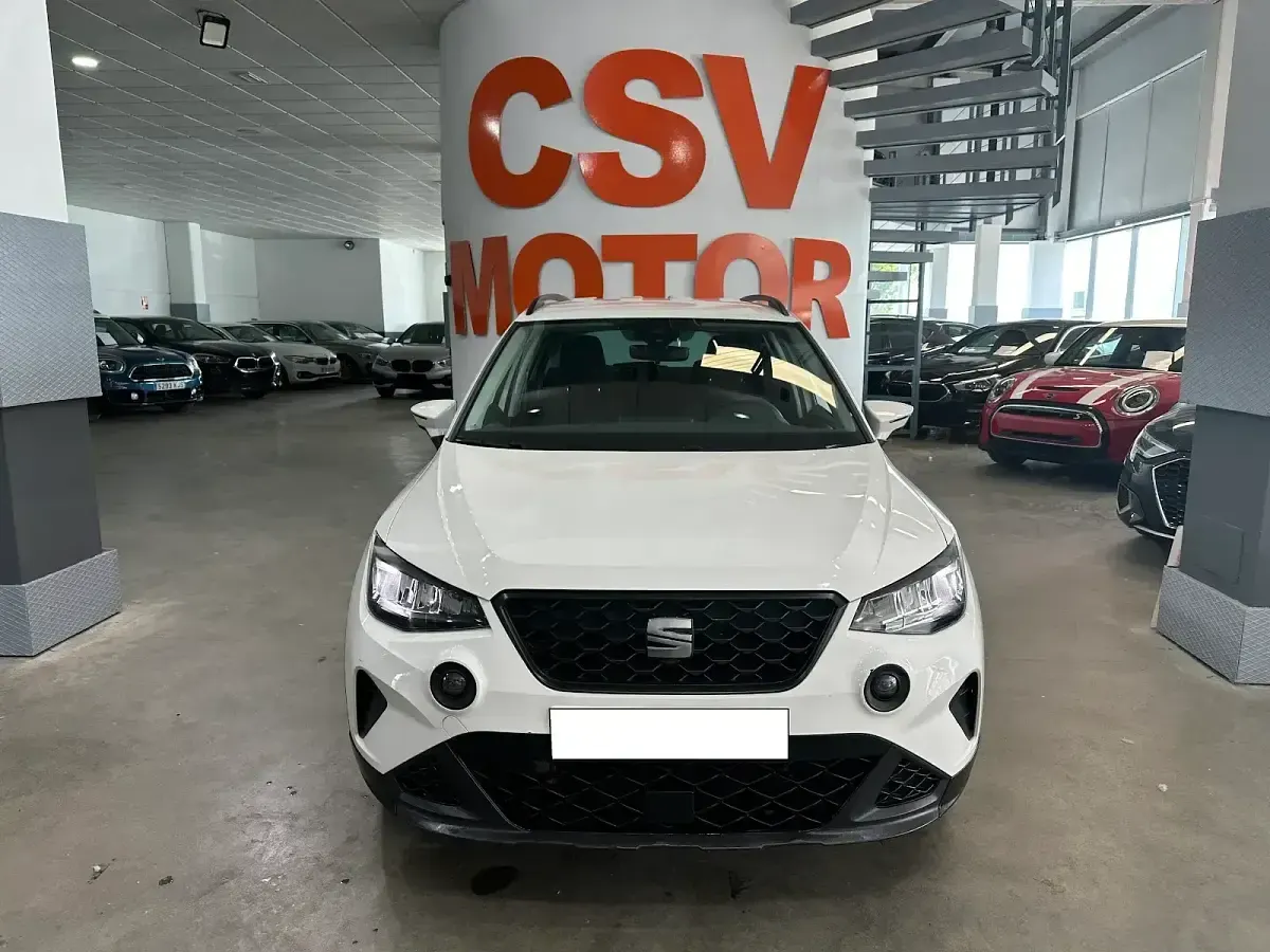 Usado Seat Arona Style 110 CV (80 kW) 2023 Blanco SUV