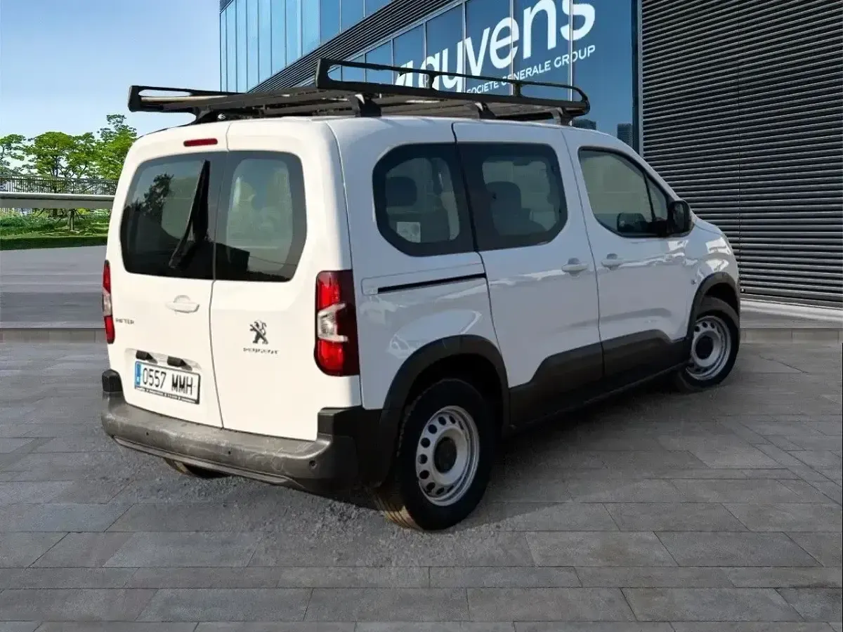 Usado Peugeot Rifter Business-Line 102 CV (75 kW) 2023 Blanco Monovolumen