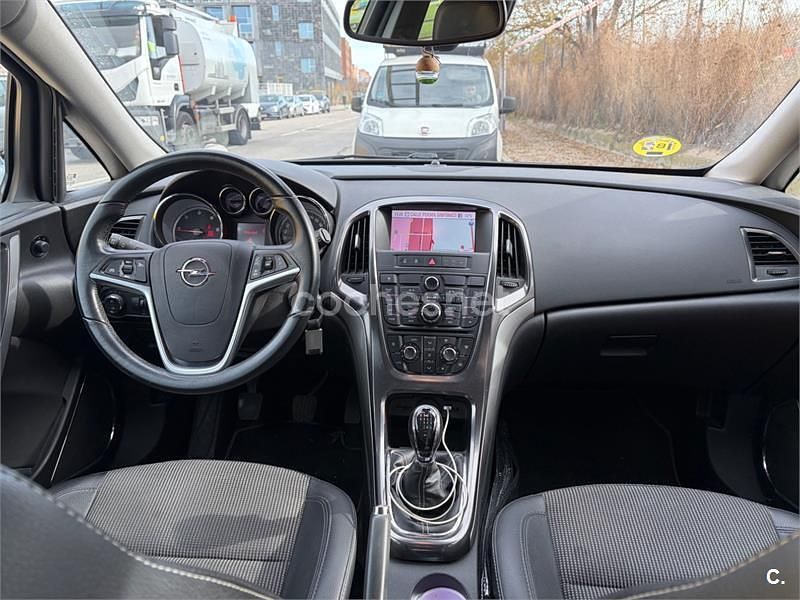 Używany Opel Astra Excellence 110 KM (80 kW) 2012 Szary Sedan/Limuzyna