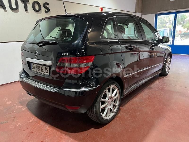 Usado Mercedes B180 109 CV (80 kW) 2008 Negro Monovolumen