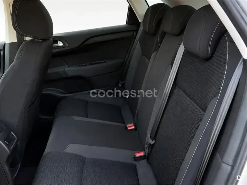 Usado Citroën C4 Live 120 CV (88 kW) 2018 Gris / plata Berlina