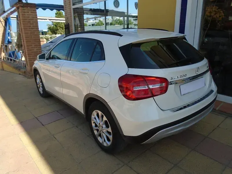 Usado Mercedes GLA200 Urban 136 CV (100 kW) 2014 Blanco SUV