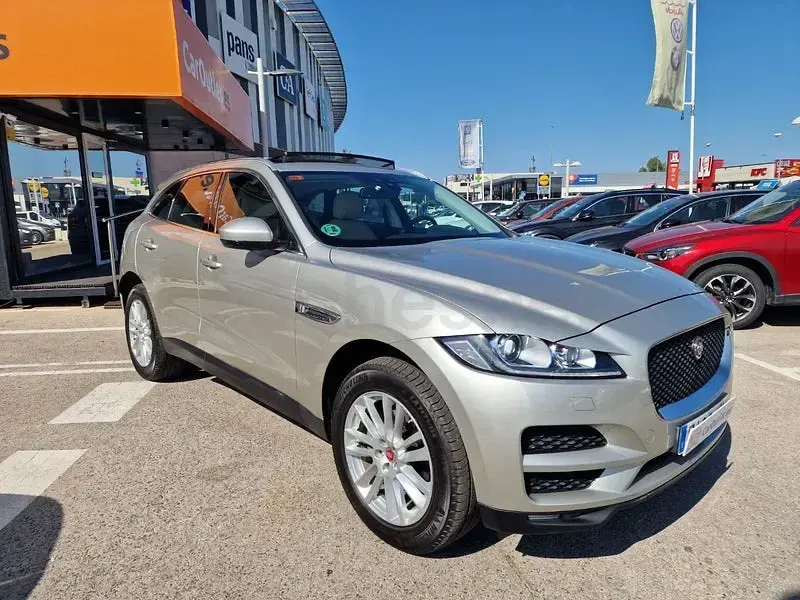 Usado Jaguar F-Pace Prestige 180 CV (132 kW) 2016 Beige SUV