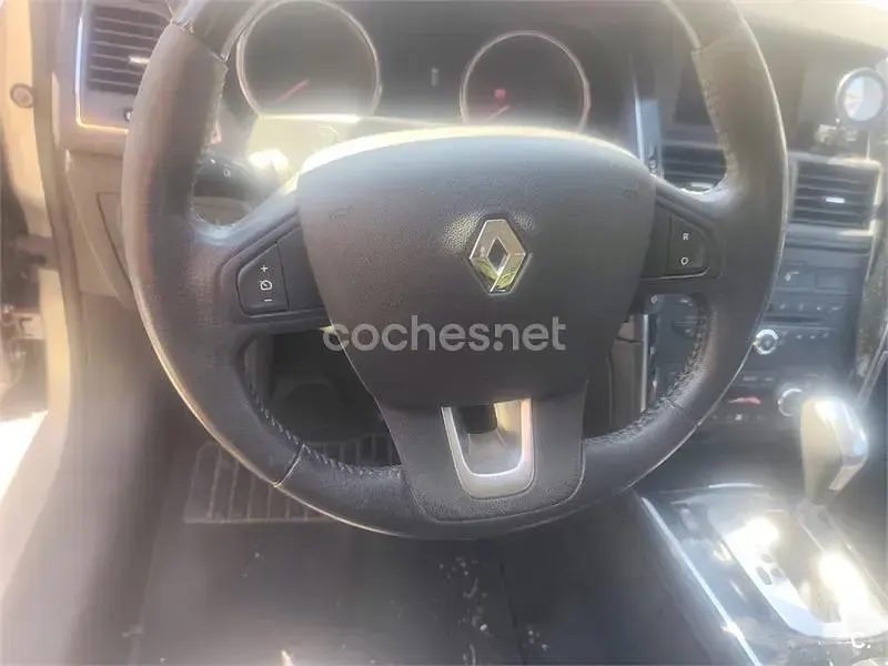 Usado Renault Latitude Initiale 240 CV (176 kW) 2012 Gris / plata Berlina
