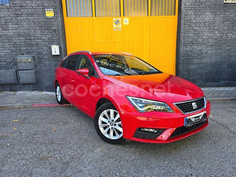 Usado Seat Leon Style 115 CV (84 kW) 2017 Rojo Familiar