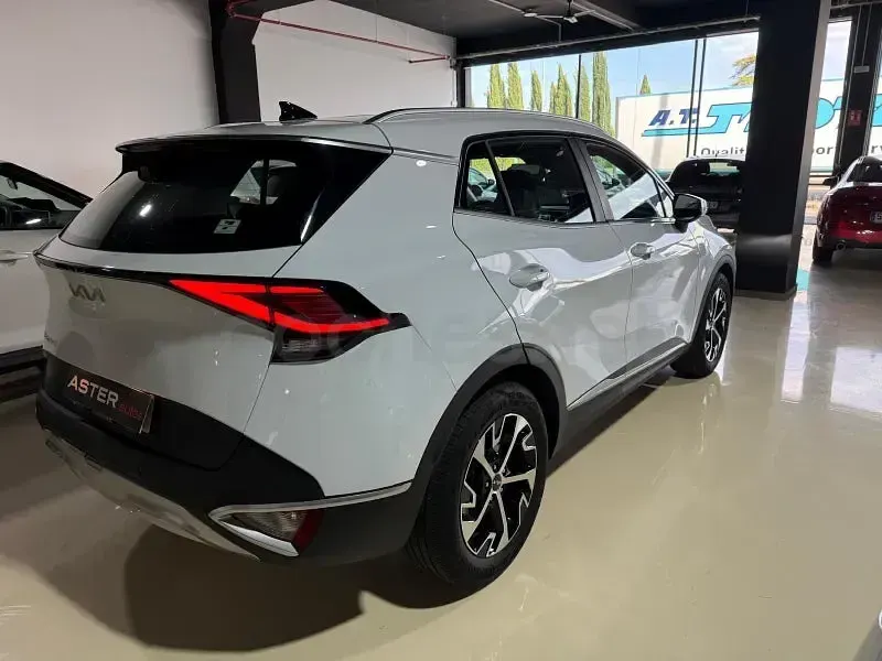 Usado Kia Sportage 150 CV (110 kW) 2023 Blanco SUV