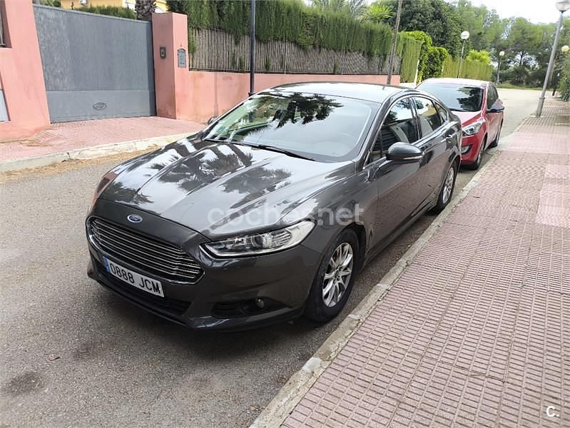 Usado Ford Mondeo Trend 150 CV (110 kW) 2015 Gris / plata Berlina