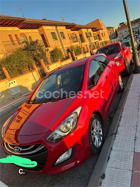 Käytetty Hyundai i30 110 HP (80 kW) 2014 Punainen Sedan