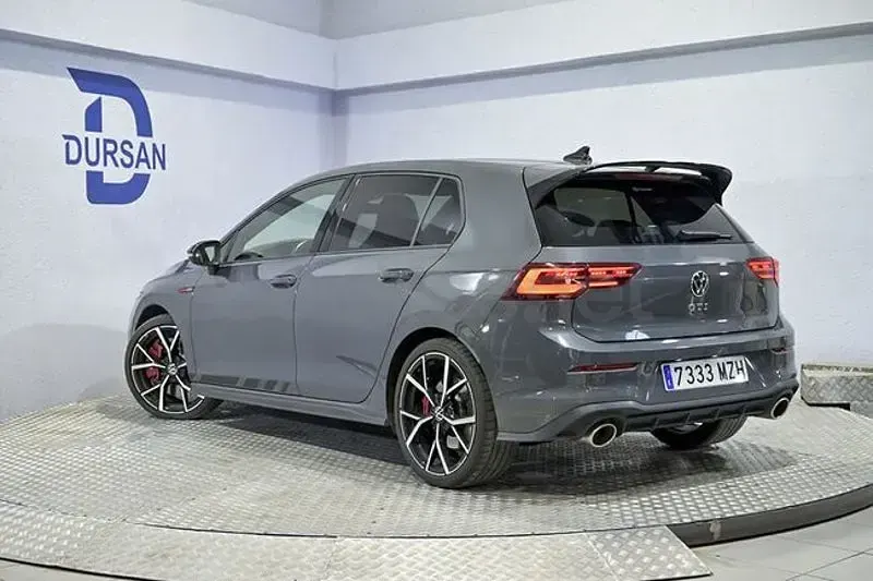 Usado VW Golf VIII GTI Clubsport 301 CV (221 kW) 2022 Gris / plata Berlina