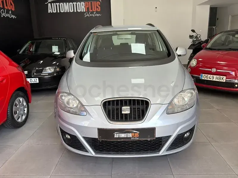 Usado Seat Altea XL Reference 105 CV (77 kW) 2012 Gris / plata Monovolumen