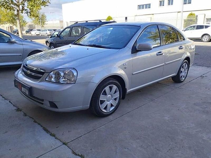 Usado Chevrolet Nubira SE 109 CV (80 kW) 2005 Gris / plata Berlina