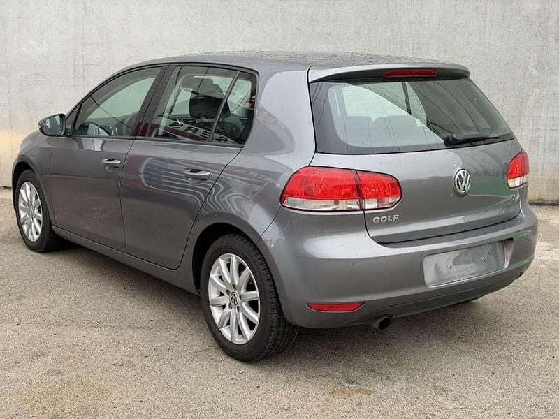 Usado VW Golf VI Advance 105 CV (77 kW) 2010 Gris Utilitario