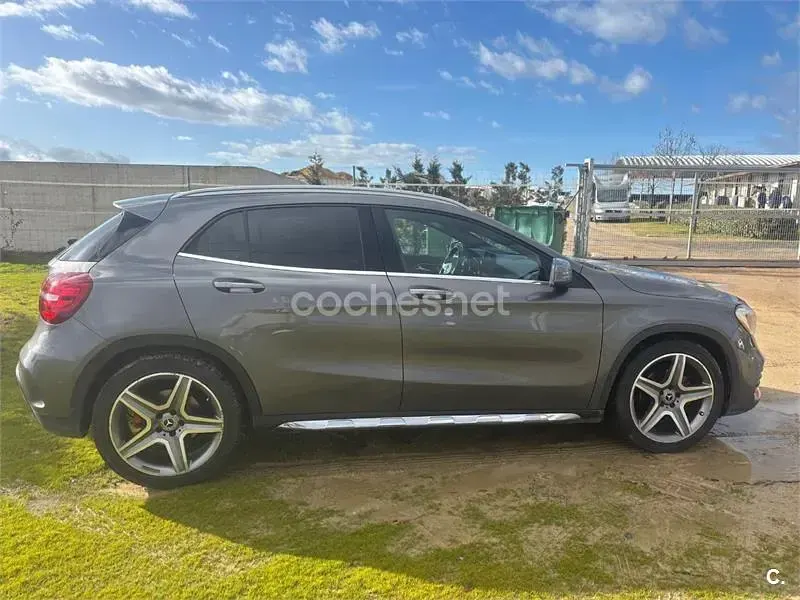 Usado Mercedes GLA200 AMG line 136 CV (100 kW) 2018 Gris / plata SUV