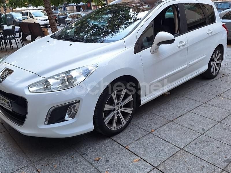 Blanco Usado 2013 Peugeot 308 Active Familiar | 8900 € (Un poco caro) - Imagen 1/4