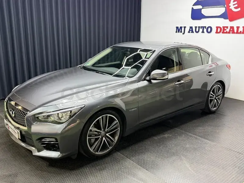 Usado Infiniti Q50 Sport Tech 364 CV (267 kW) 2015 Gris / plata Berlina
