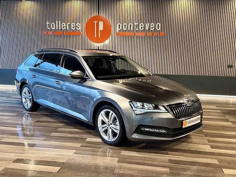 Gris Usado 2023 Skoda Superb Selection Familiar | 22.900 € (Precio justo) - Imagen 1/4
