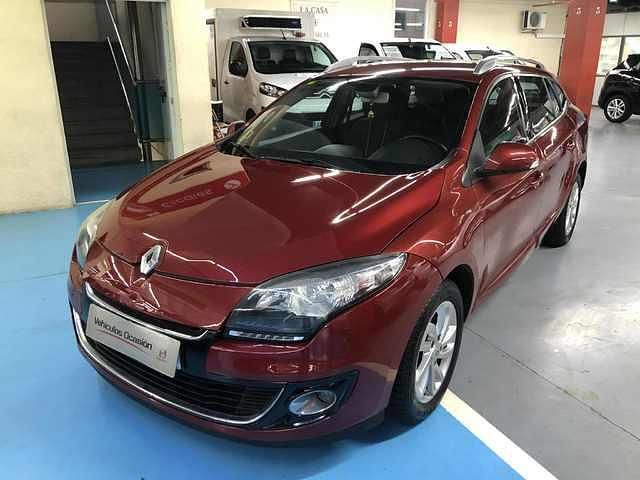 Usado Renault Mégane GrandTour Dynamique 110 CV (80 kW) 2013 Rojo Familiar