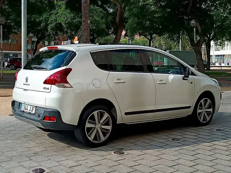 Usado Peugeot 3008 Style 150 CV (110 kW) 2016 Blanco Berlina