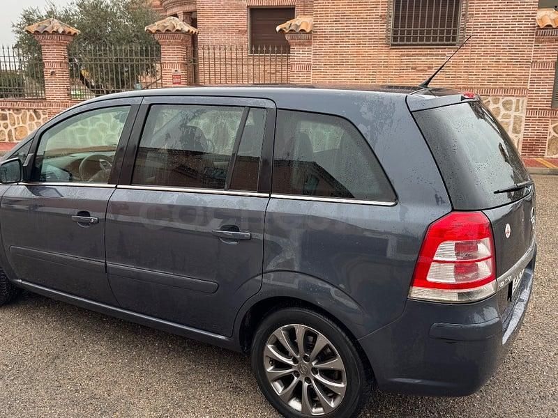 Usado Opel Zafira 120 CV (88 kW) 2010 Gris / plata Monovolumen