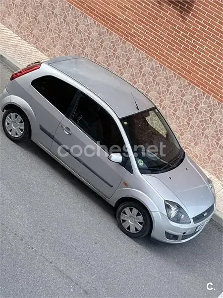 Usado Ford Fiesta Ambiente 68 CV (50 kW) 2008 Gris / plata Utilitario