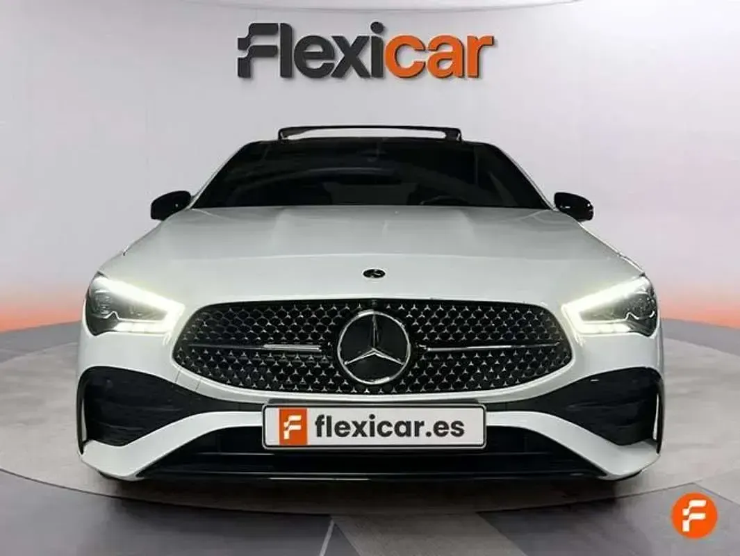 Usado Mercedes CLA200 150 CV (110 kW) 2025 Blanco Coupe