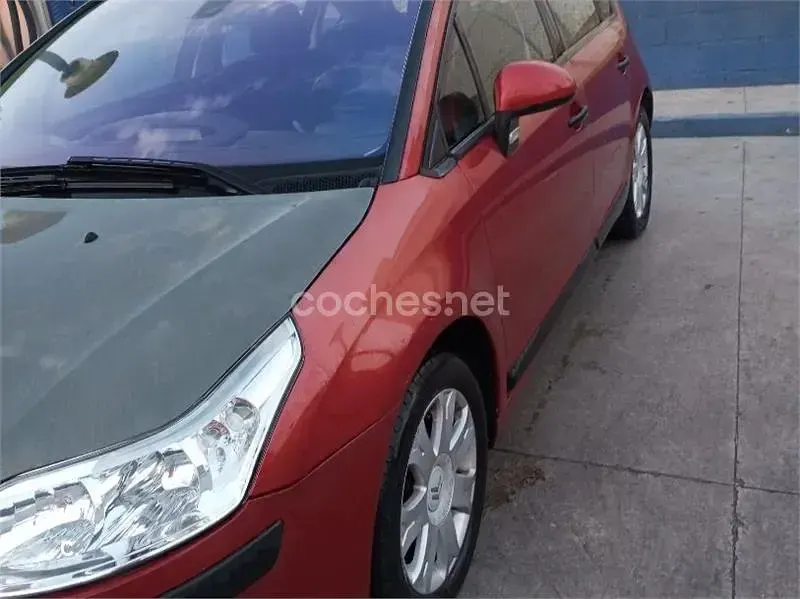 Usado Citroën C4 110 CV (80 kW) 2008 Rojo Berlina