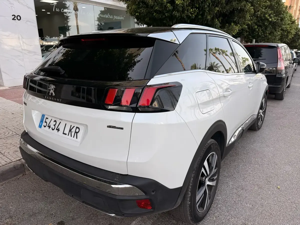 Usado Peugeot 3008 GT-line 130 CV (95 kW) 2020 Blanco SUV