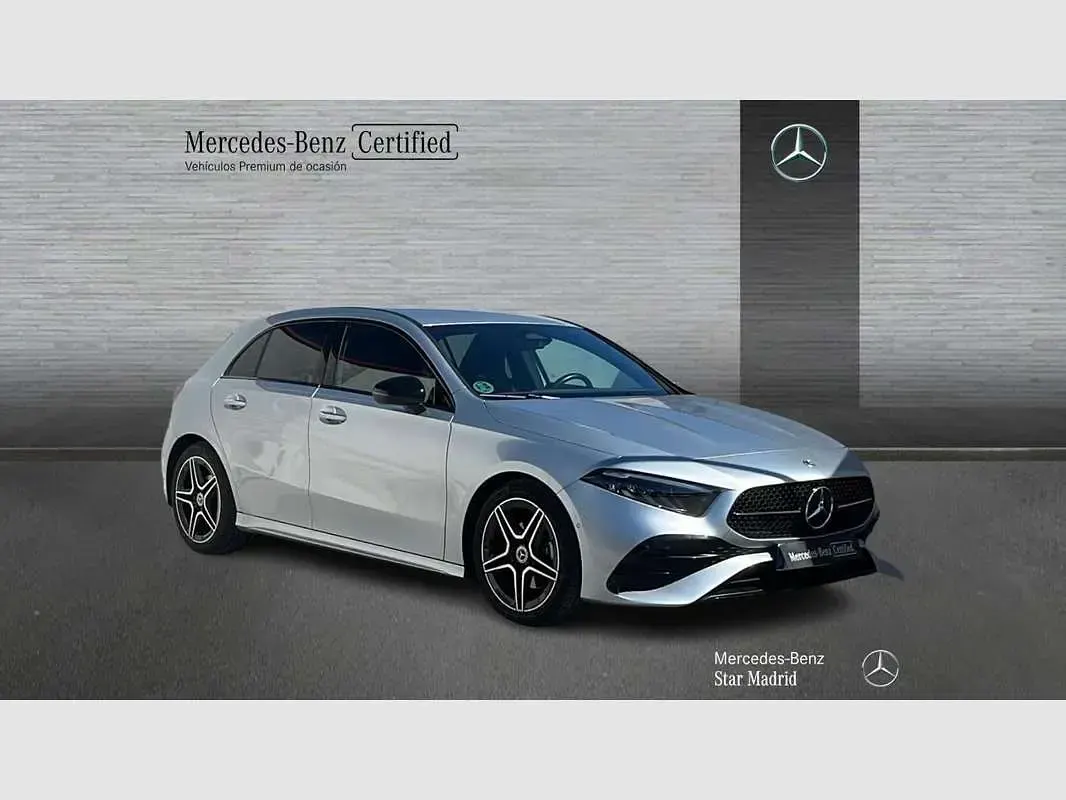 Usado Mercedes A180 109 CV (80 kW) 2025 Plateado Utilitario