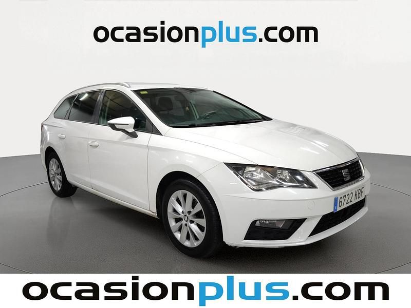 Usado Seat Leon Style Plus 115 CV (84 kW) 2017 Blanco Familiar