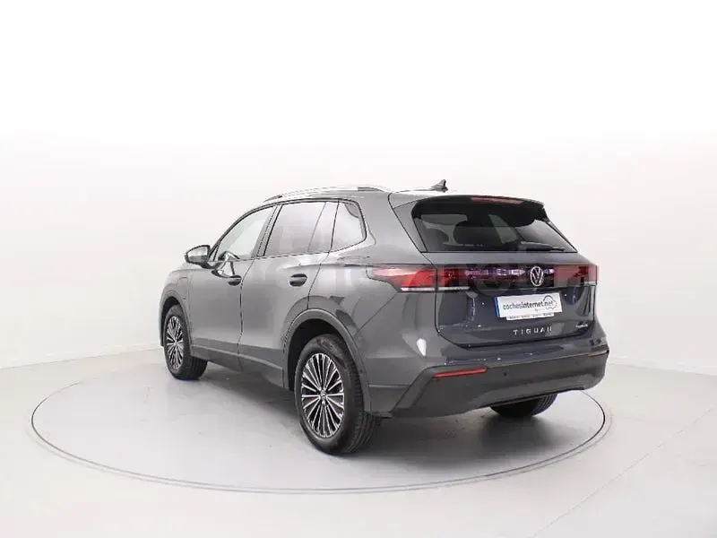 Usado VW Tiguan Life 204 CV (150 kW) 2024 Gris / plata SUV