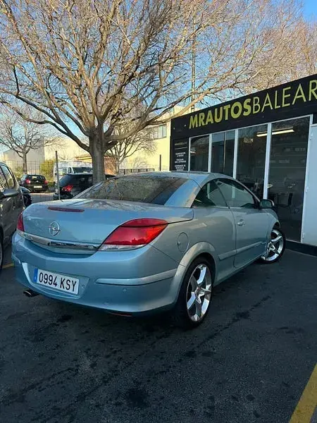 Usado Opel Astra Cabriolet Enjoy 140 CV (102 kW) 2008 Azul Descapotable