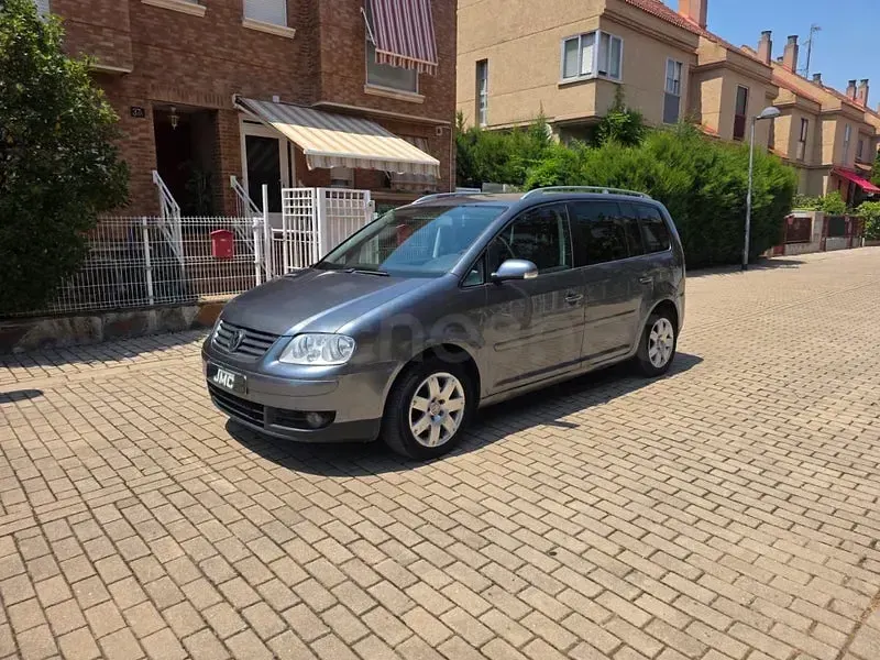 Usado VW Touran Trendline 105 CV (77 kW) 2003 Gris / plata Monovolumen
