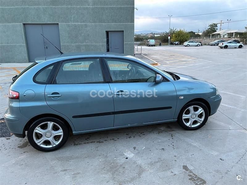 Usado Seat Ibiza Sport 100 HP (73 kW) 2005 Cinzento Citadino