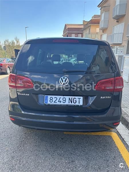 Usado VW Sharan Advance 140 CV (102 kW) 2014 Gris / plata Monovolumen
