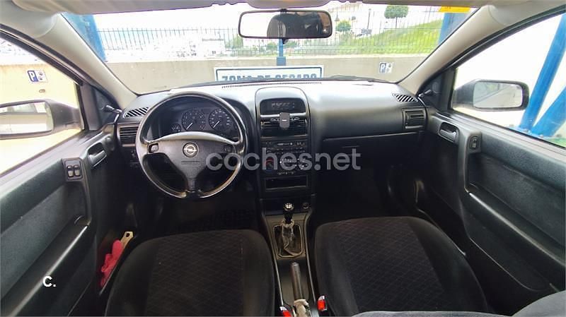 Usado Opel Astra Comfort 100 CV (73 kW) 1999 Gris / plata Berlina