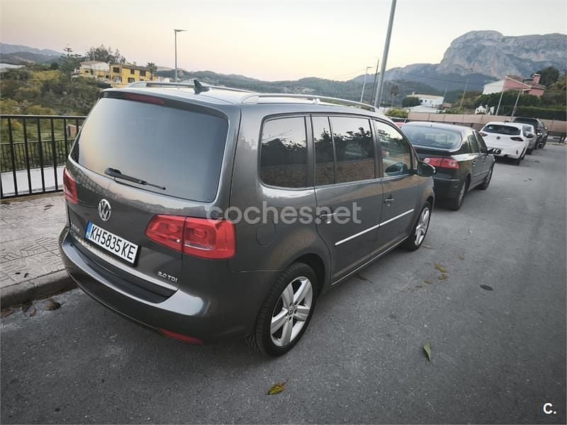 Usado VW Touran Advance 140 CV (102 kW) 2013 Gris / plata Monovolumen