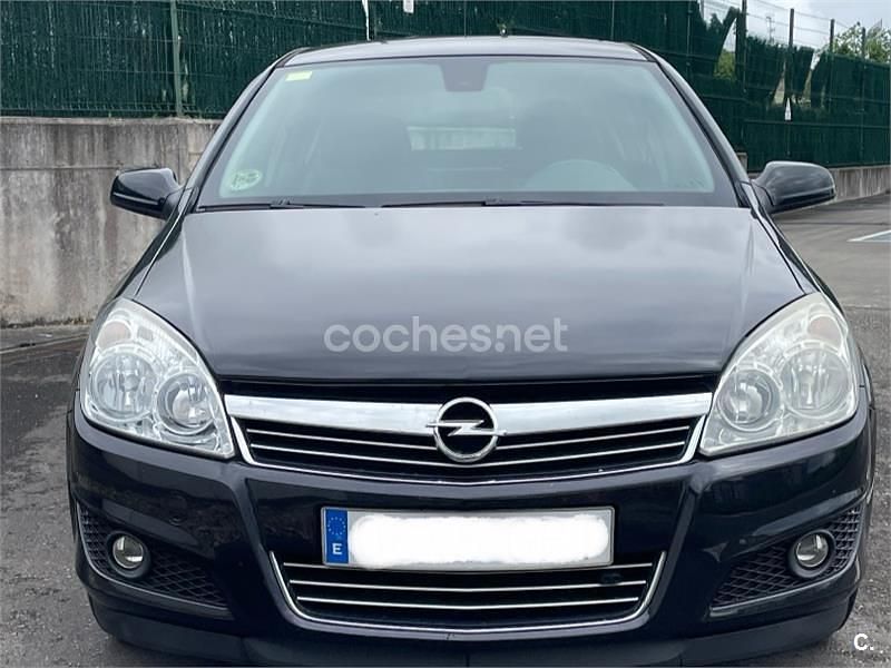 Usado Opel Astra Edition 110 CV (80 kW) 2009 Negro Berlina