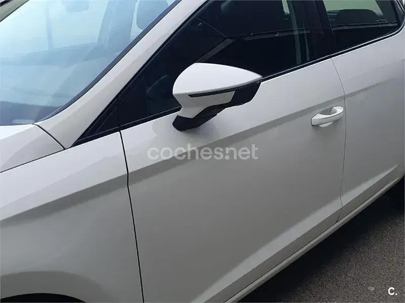 Usado Seat Leon Style 110 CV (80 kW) 2017 Blanco Berlina