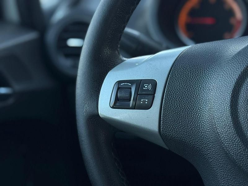 Usado Opel Corsa Color Edition 95 CV (69 kW) 2012 Gris Utilitario