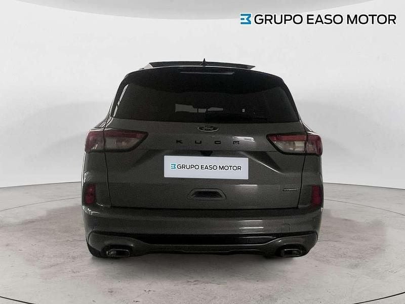 Usado Ford Kuga ST-Line 190 CV (139 kW) 2023 Plateado SUV
