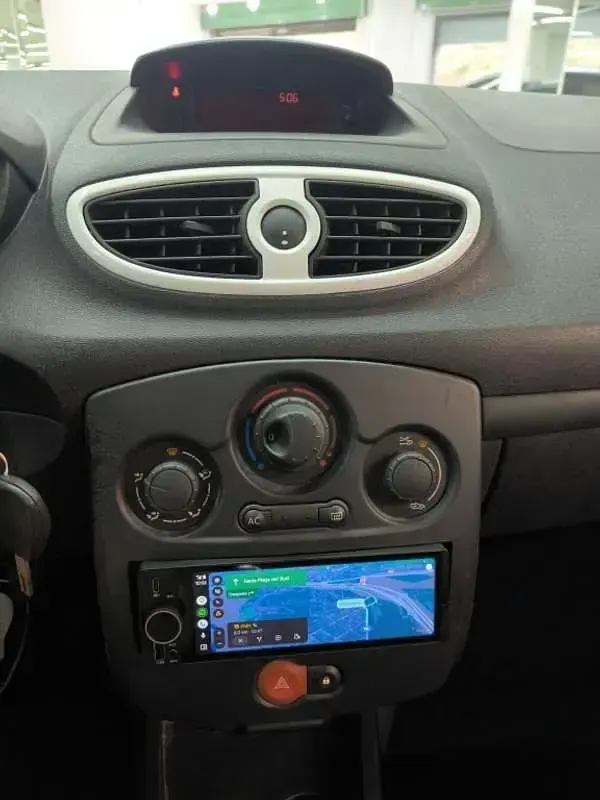 Usado Renault Clio 75 CV (55 kW) 2011 Rojo Utilitario