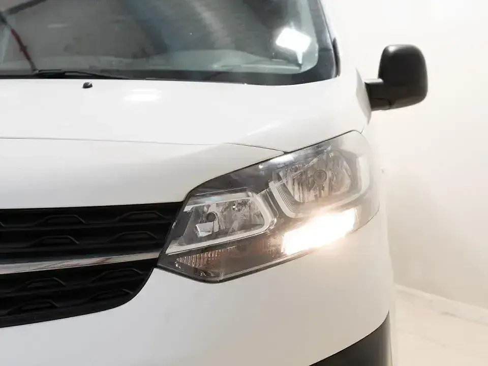 Usado Opel Vivaro-e Combi 102 CV (75 kW) 2022 Blanco Monovolumen