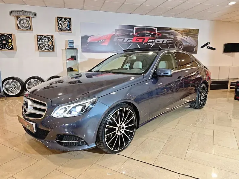 Usado Mercedes E300 231 CV (169 kW) 2014 Gris / plata Berlina