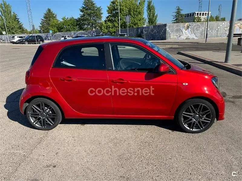 Usado Smart ForFour 90 CV (66 kW) 2019 Rojo Utilitario