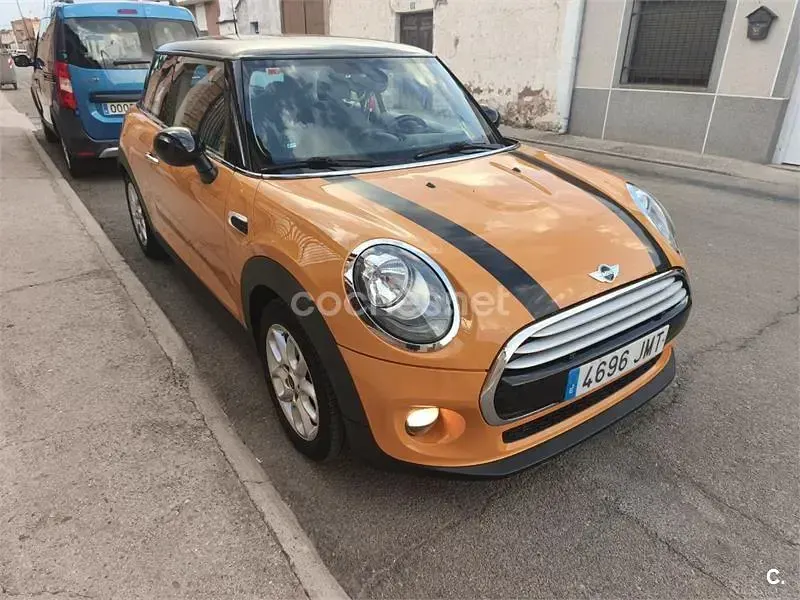 Usado Mini Cooper D 116 CV (85 kW) 2016 Naranja Utilitario