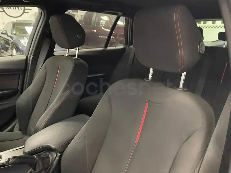 Usado BMW 318 M Sport 150 CV (110 kW) 2015 Negro Familiar