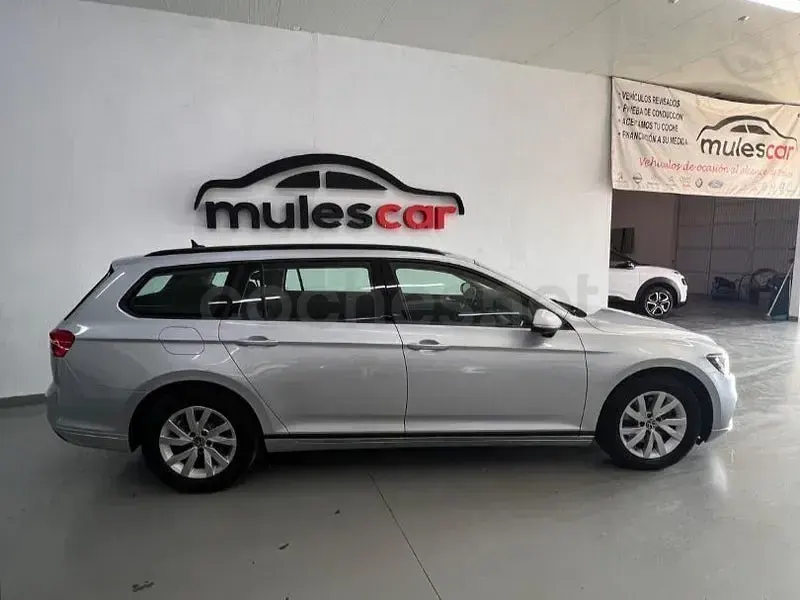 Usado VW Passat Business 122 CV (89 kW) 2023 Gris / plata Familiar
